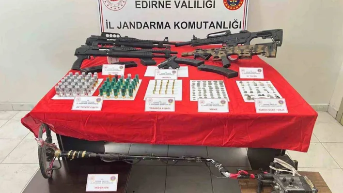 Edirne'de tarihi eserler ve silahlar ele geçirildi