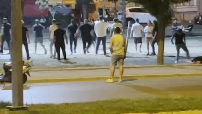 Edirne'de tekmeli yumruklu kavga kamerada