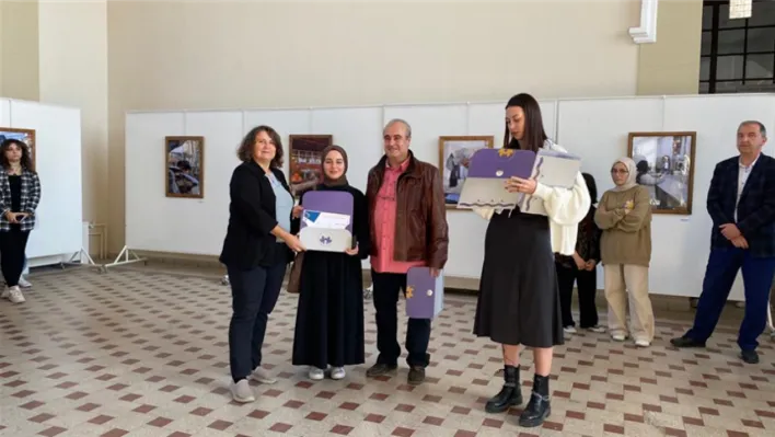 Edirne'de üniversite öğrencilerinin fotoğraf sergisi açıldı