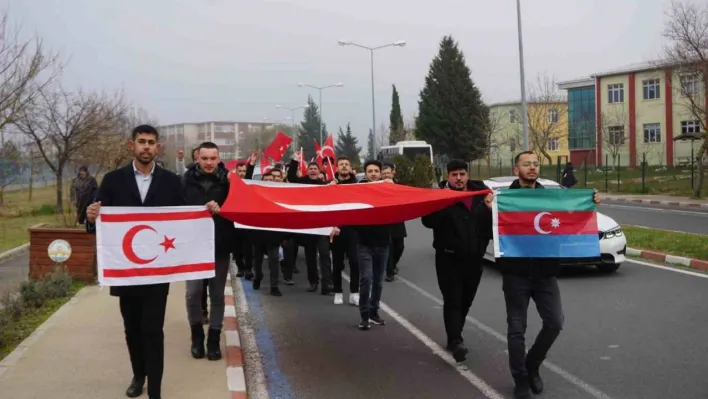 Edirne'de üniversite öğrencilerinden teröre lanet yürüyüşü