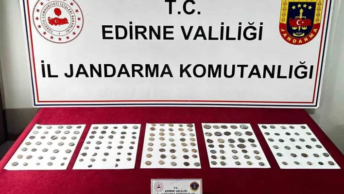 Edirne'de yolcu otobüsünde 177 tarihi sikke ele geçirildi