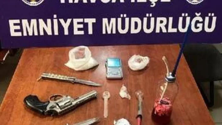 Edirne'de zehir tacirlerine düzenlenen operasyonda 5 kişi tutuklandı