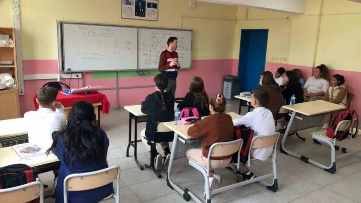 Edirne jandarması öğrencileri siber suçlara karşı bilgilendirdi