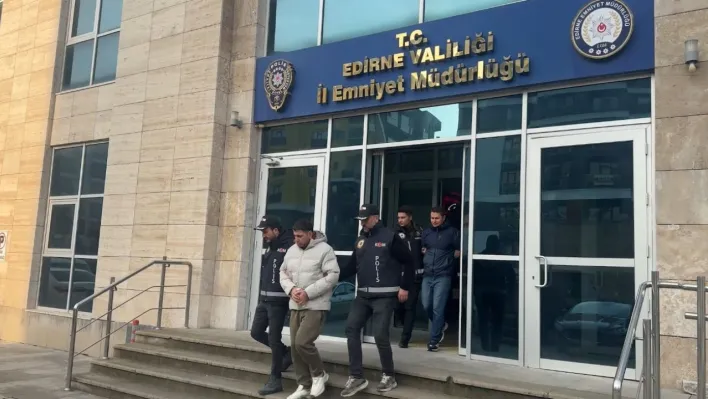 Edirne Kapıkule'de tarihi eser operasyonu: Büyük İskender portreli sikkelerle kaçarken yakalandılar