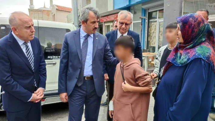 Edirne Valisi Sezer yolda gördüğü çocukların okullarına ulaştırılmalarını istedi