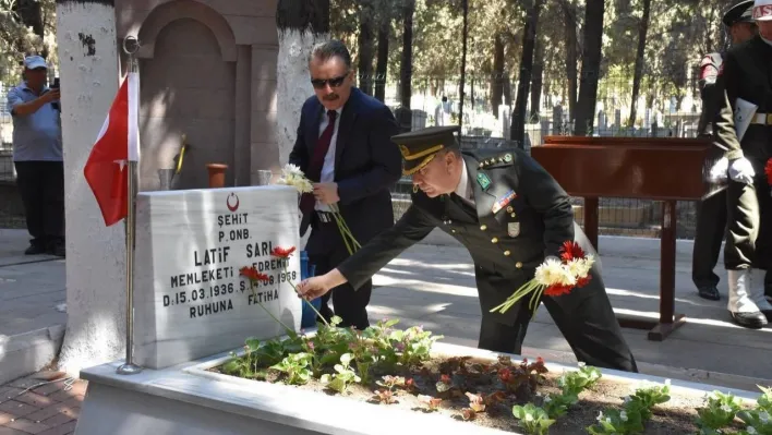 Edremit'te 15 Temmuz etkinlikleri şehitlik ziyaretiyle başladı