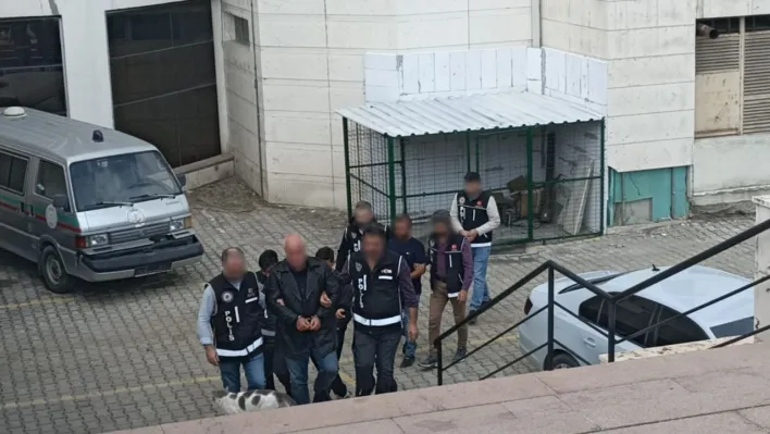 Edremit'teki seri cinayet soruşturmasında 3 kişi adliyeye sevk edildi