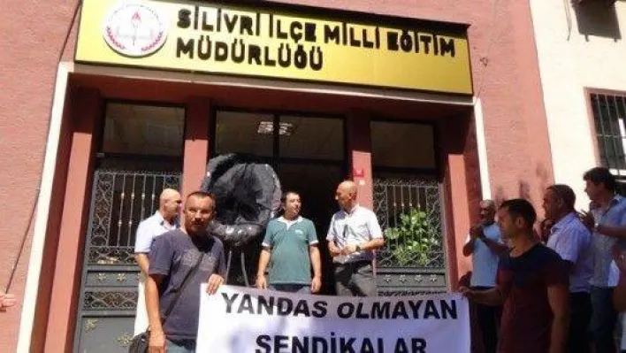 Eğitimcilerden siyah çelenk