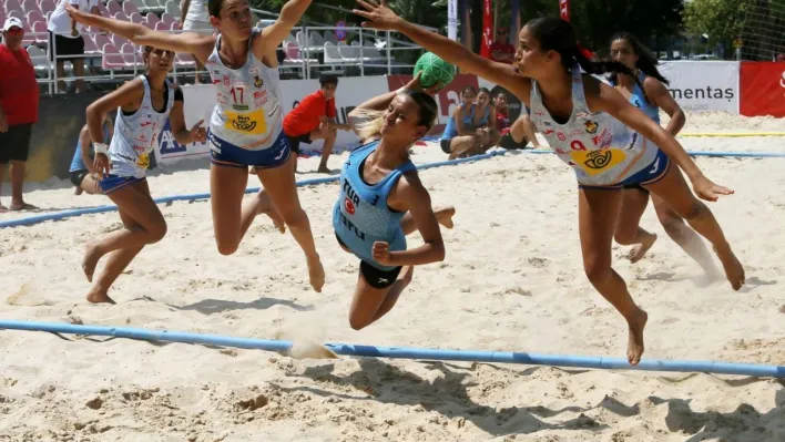 EHF Avrupa U17 Plaj Hentbolu Şampiyonası'nda ilk gün tamamlandı