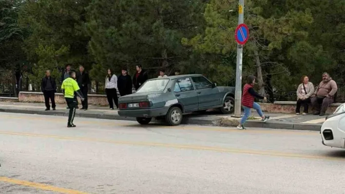 Ehliyetsiz sürücünün çarptığı yaya yaralandı