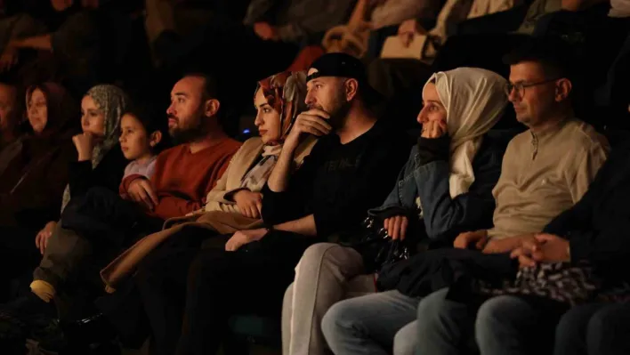 Ekim takvimi 'Mükemmel Partner' tiyatrosu ile son buldu