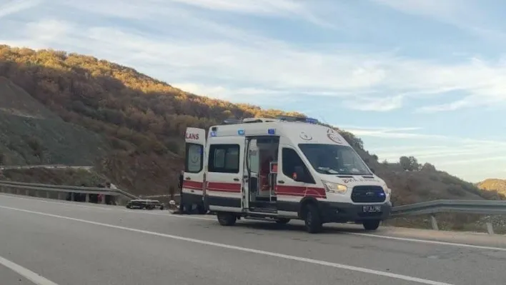 Elektrik direğine çarpan aracın sürücüsü yaralandı