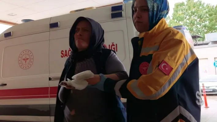 Elleri merdaneli ütüye sıkışan kadın yaralandı
