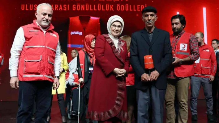 Emine Erdoğan: 'Gönüllülük kültürünü yaşatırsak, dünya sevgiyle çepeçevre kuşanır'