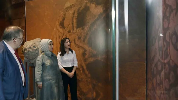 Emine Erdoğan Anadolu Selçukluları Sergisi'ni ziyaret etti