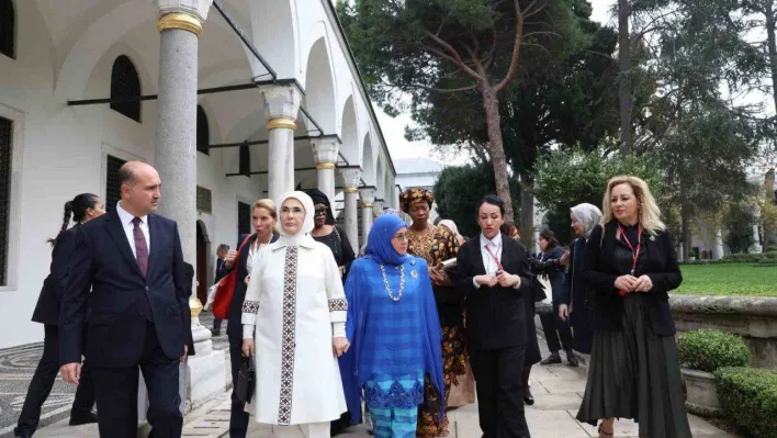 Emine Erdoğan, devlet başkanları eşleriyle Topkapı Sarayı'nı gezdi