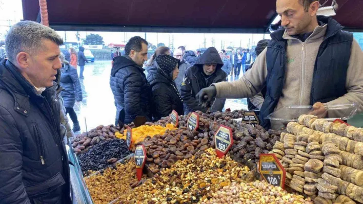 Eminönü'nde Ramazan yoğunluğu