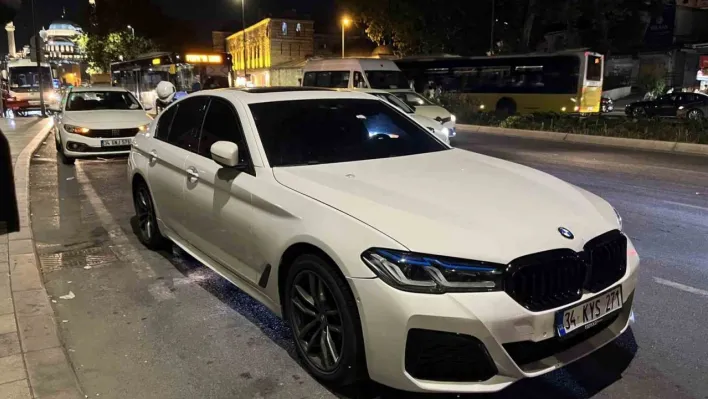 Eminönü'nde silahlı şahıs husumetlisini kovalayarak ateş etti, yoldan geçen adam yaralandı