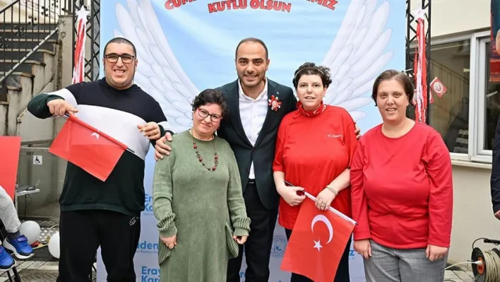 Engelsiz Yaşam Merkezi'nde yeni eğitim yılı, cumhuriyet coşkusu ile başladı