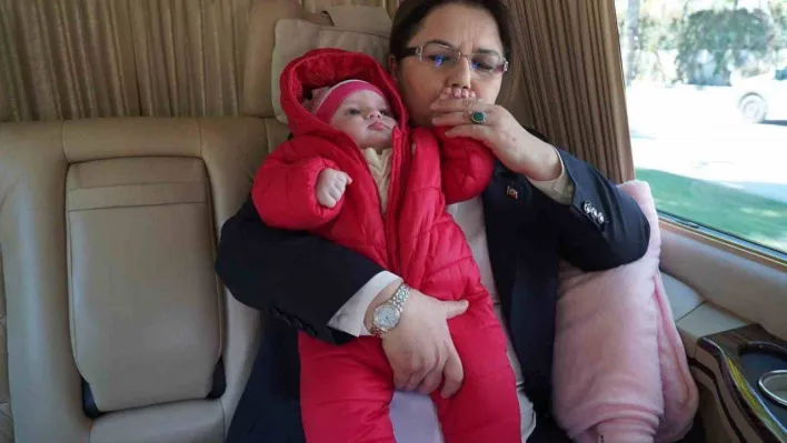 Enkaz altından 128 saat sonra çıkarılan 'Gizem bebek' annesine kavuştu