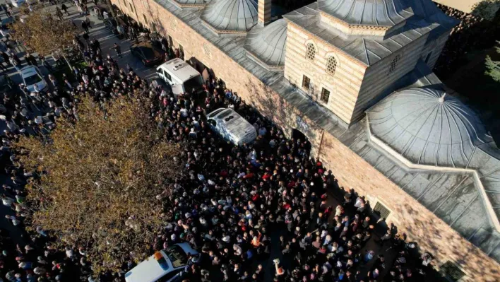 Enkazda kalan 4 kişilik Bilir ailesi, son yolcuklarına uğurlandı