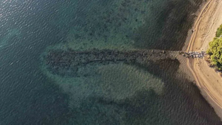 Erdek Körfezi'nde deniz çekildi, antik liman gün yüzüne çıktı