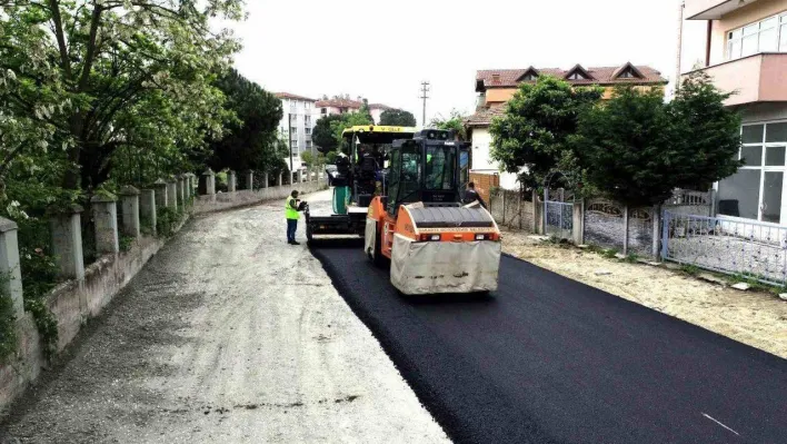 Erenler'de 2 cadde ve 26 sokak 10 bin ton asfaltla yenilendi