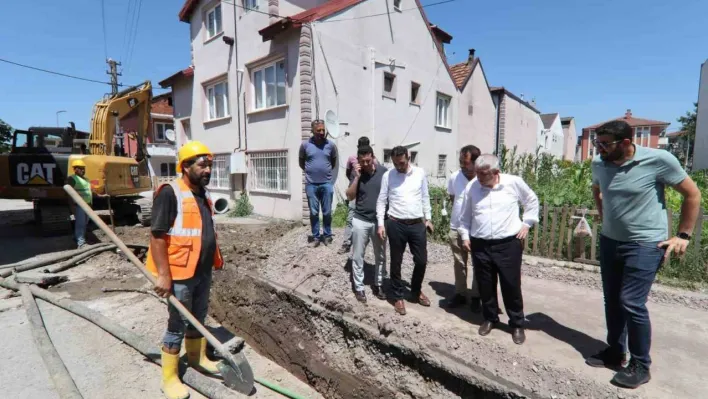 Erenler'in iki mahallesinde altyapı çalışmaları sürüyor