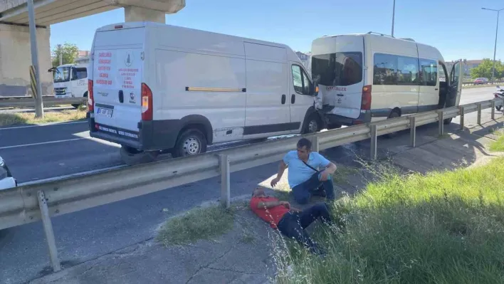 Ergene'de trafik kazası: İşçi servisi şoförü yaralandı