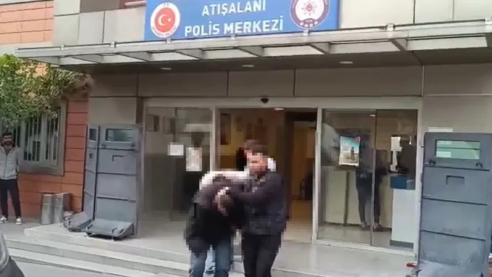 Esenler'de 24 yıl hapis cezası bulunan sahte kimlikli şahıs polislere tehditler savurdu