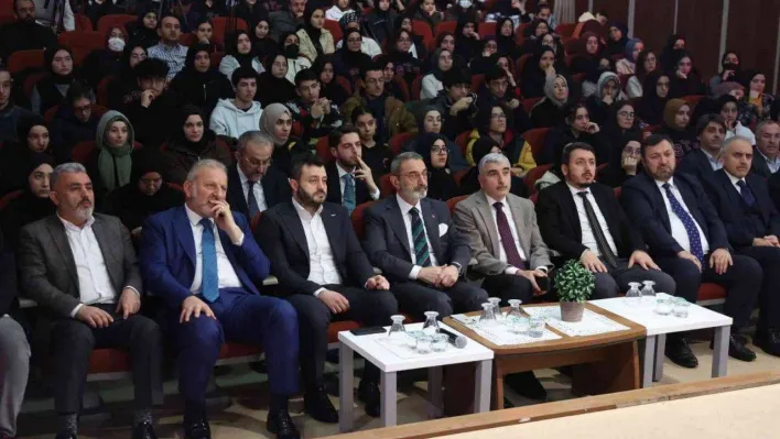 Esenler'de İstanbul Liseler Arası münazara yarışmasında final heyecanı