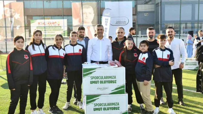 Esenyurt Belediye Başkanı Bozkurt'tan spor kulüplerine malzeme yardımı