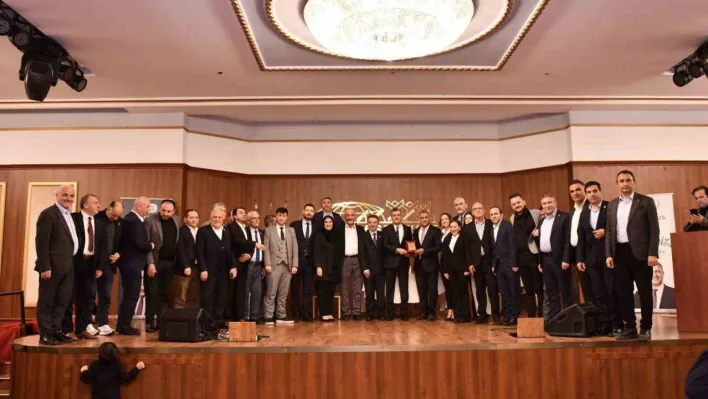 Esenyurt Belediye Başkanı Bozkurt, muhtarlar ve azalarıyla iftar sofrasında buluştu