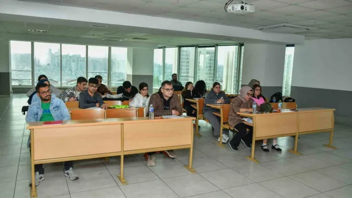 Esenyurt Belediyesi'nden engelli bireyler için ücretsiz E-KPSS eğitimi