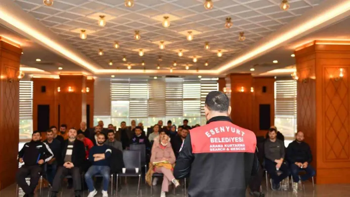 Esenyurt Belediyesi'nden mahalle afet gönüllülerine deprem bilinci eğitimi