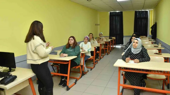 Esenyurt'ta 'Okul Öncesi Çocuk Gelişimi' kursu