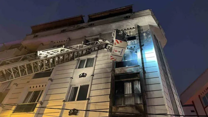 Esenyurt'ta 4 katlı binada korkutan yangın: Mahsur kalan 12 kişi kurtarıldı