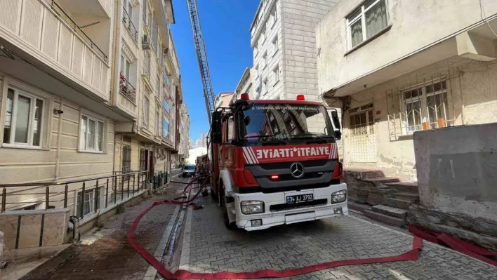 Esenyurt'ta 5 katlı binadan alevler yükseldi: Yangın 2 binaya daha sıçradı