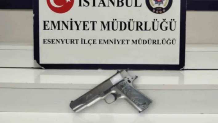 Esenyurt'ta ayağı alçılı bir şüpheli tartıştığı sürücüye ateş açtı: O anlar kamerada