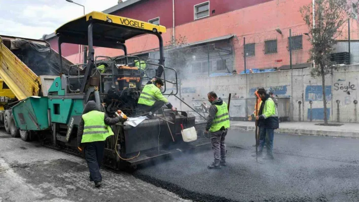 Esenyurt'ta cadde ve sokaklarda asfaltlama çalışmaları sürüyor