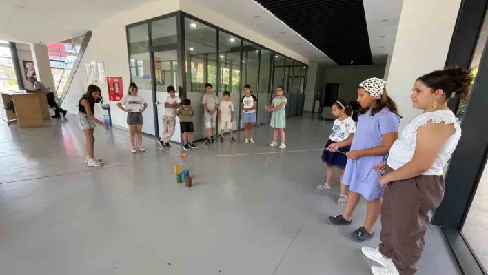 Esenyurt'ta çocuklar hem öğreniyor hem eğleniyor