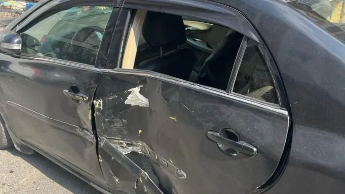 Esenyurt'ta faciadan dönüldü: Vinç kaydı, yaşlı adam iki torunuyla otomobilin altında kaldı