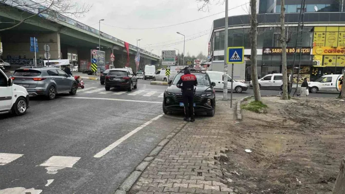 Esenyurt'ta film sahnelerini aratmayan polis ile şüpheli kovalamacası kamerada