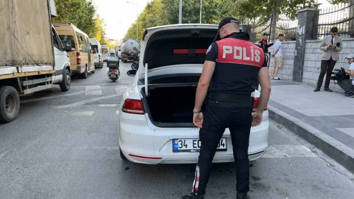 Esenyurt'ta polis uygulamasında 2 kişi gözaltına alındı