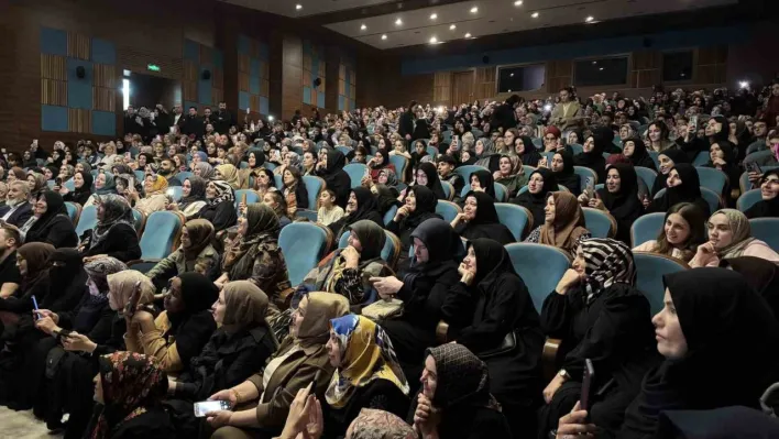 Esenyurt'ta sanat dolu bir akşam: Hayati İnanç'tan 'Hayata Şiirden Bakmak' söyleşisi