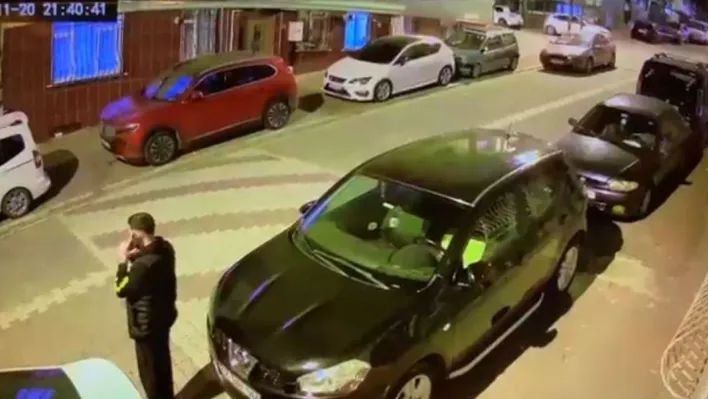 Esenyurt'ta sokaktaki 2 kişiye silahlı saldırı: O anlar kamerada