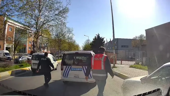 Esenyurt'ta, trafikte araç sürücüsüyle tartışan polis memuru görevden uzaklaştırıldı
