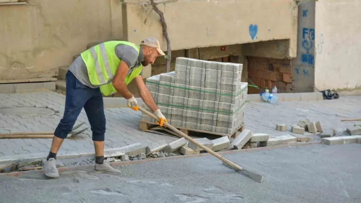 Esenyurt'un sokakları yenileniyor: Parke çalışmaları ilçe genelinde sürüyor