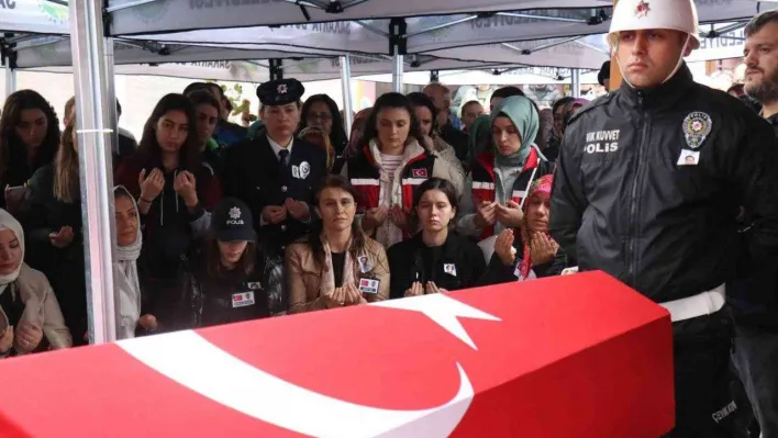 Eşi ve kızlarından şehit polise son bakış