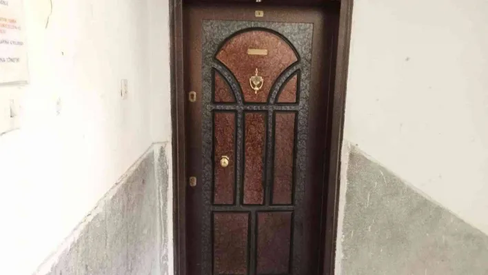 Eşini ve çocuğunu öldüren saldırgan yakalanacağını anlayınca intihar etti